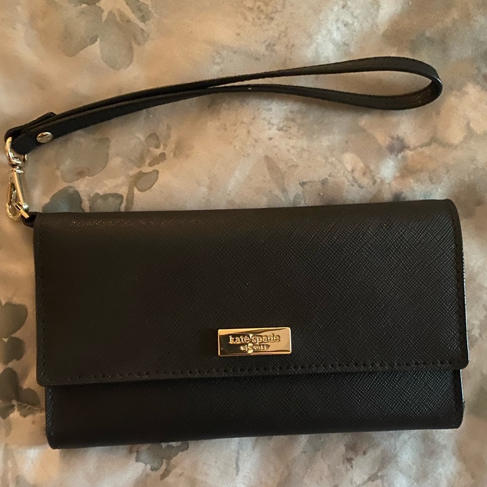Kate Spade wristlet wallet